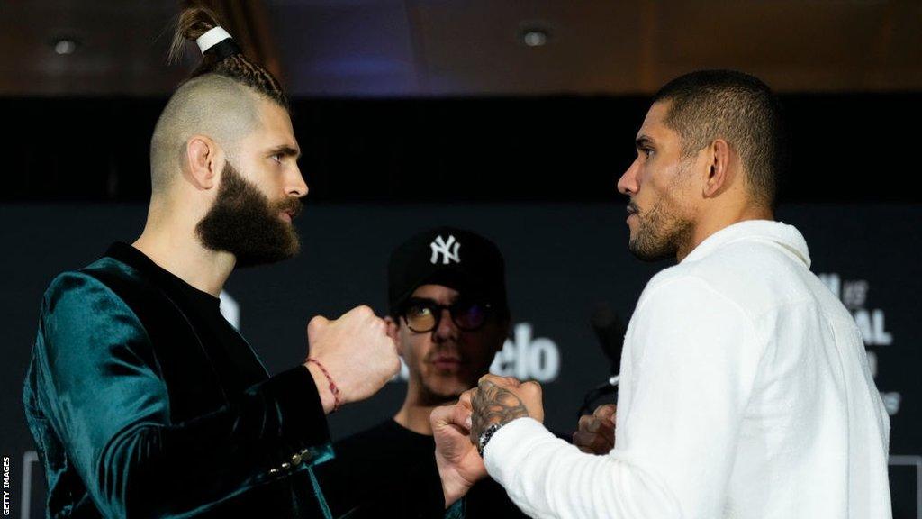 Jiro Prochazka and Alex Pereira face off before their light-heavyweight title fight