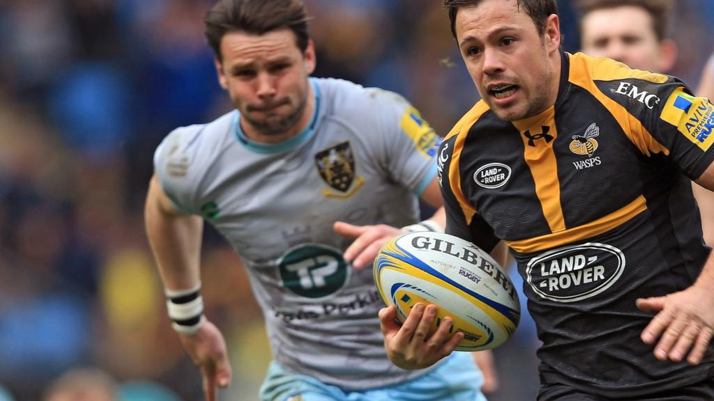 Wasps' Rob Miller races away for his second try