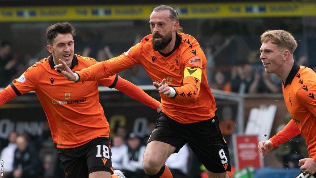 Steven Fletcher celebrates his early goal at Tannadice