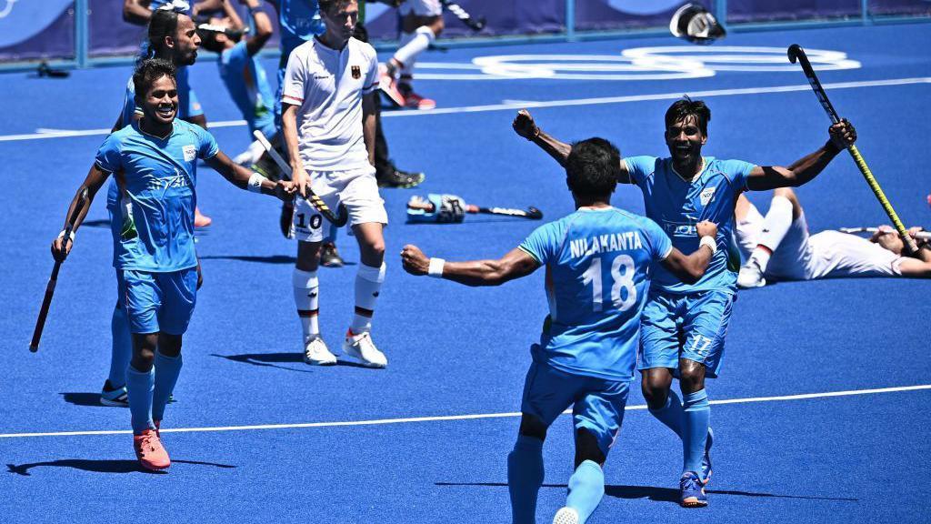 Players of India celebrate after winning the men's bronze medal match of the Tokyo 2020 Olympic Games field hockey competition by defeating Germany 5-4, at the Oi Hockey Stadium in Tokyo, on August 5, 2021. (Photo by Anne-Christine POUJOULAT / AFP) (Photo by ANNE-CHRISTINE POUJOULAT/AFP via Getty Images)