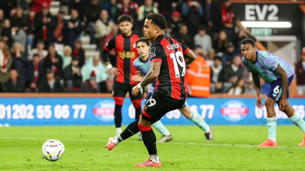 Justin Kluivert scores against Arsenal