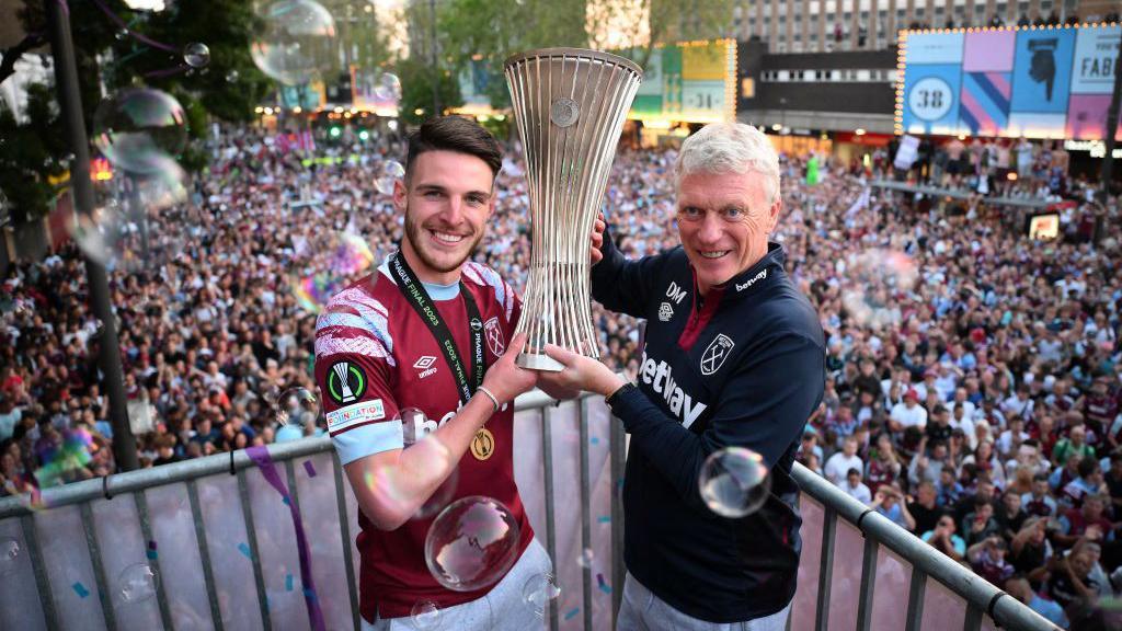 Declan Rice and David Moyes after winning the Europa Conference League with West Ham in 2023