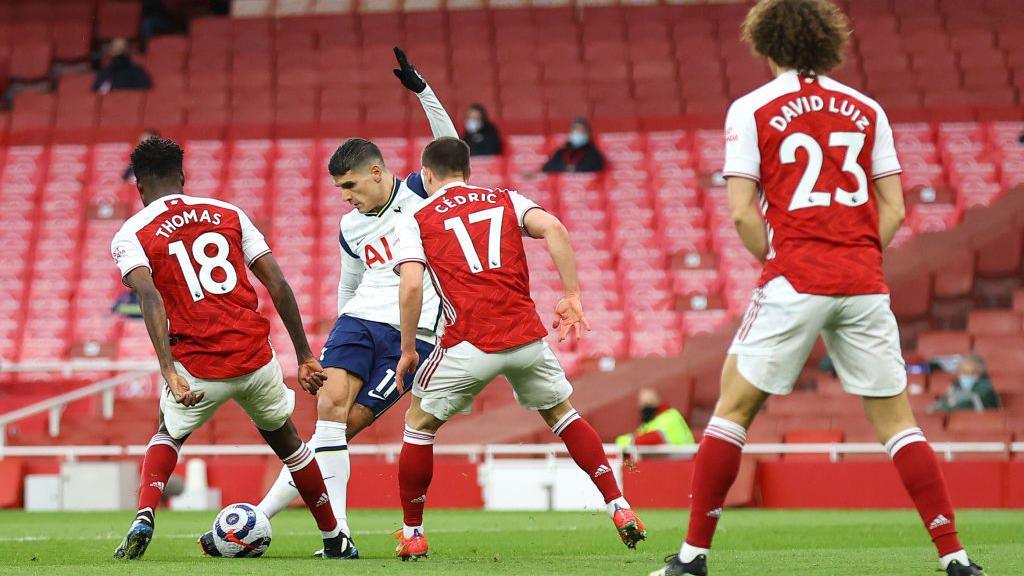 Tottenham's Erik Lamela scoring a rabona goal against Arsenal 