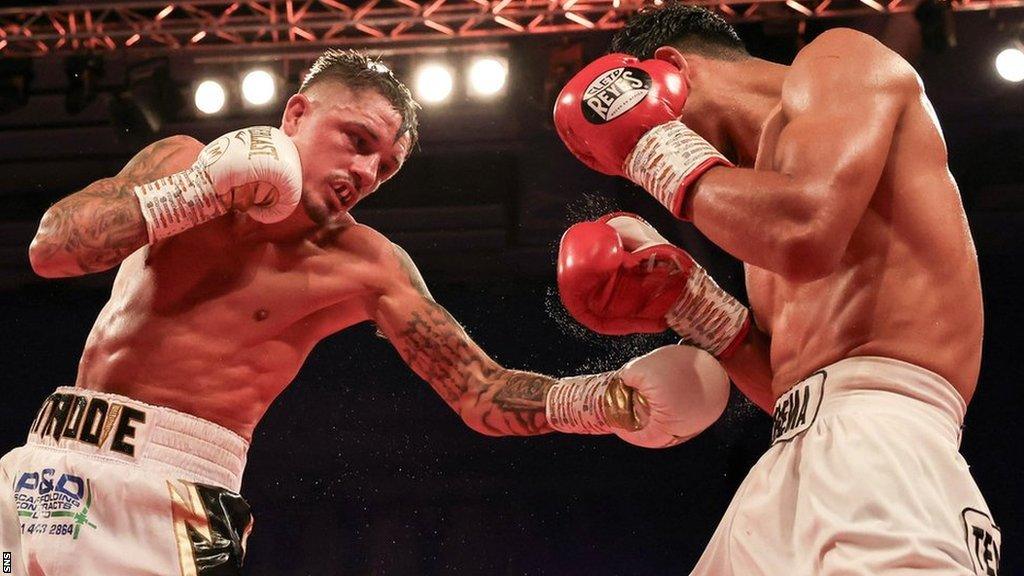 Lee McGregor v Erik Robles