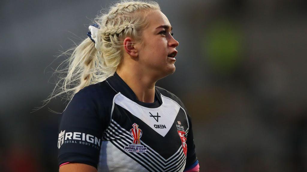 Shona Hoyle playing women's rugby league for England