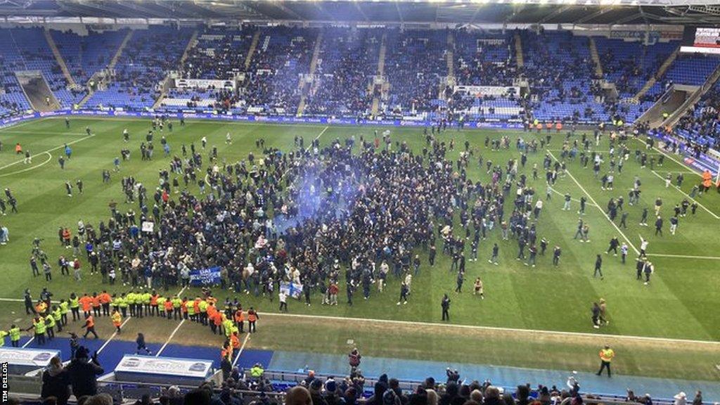 Reading fans forced the abandonment of their League One match against Port Vale on 13 January