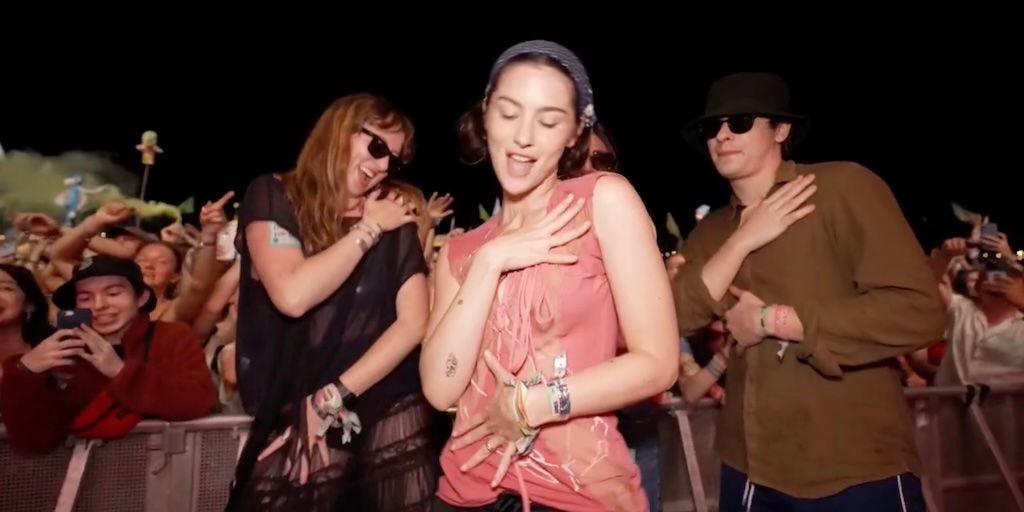 Gracie Abrams danced to Charli's viral hit Apple