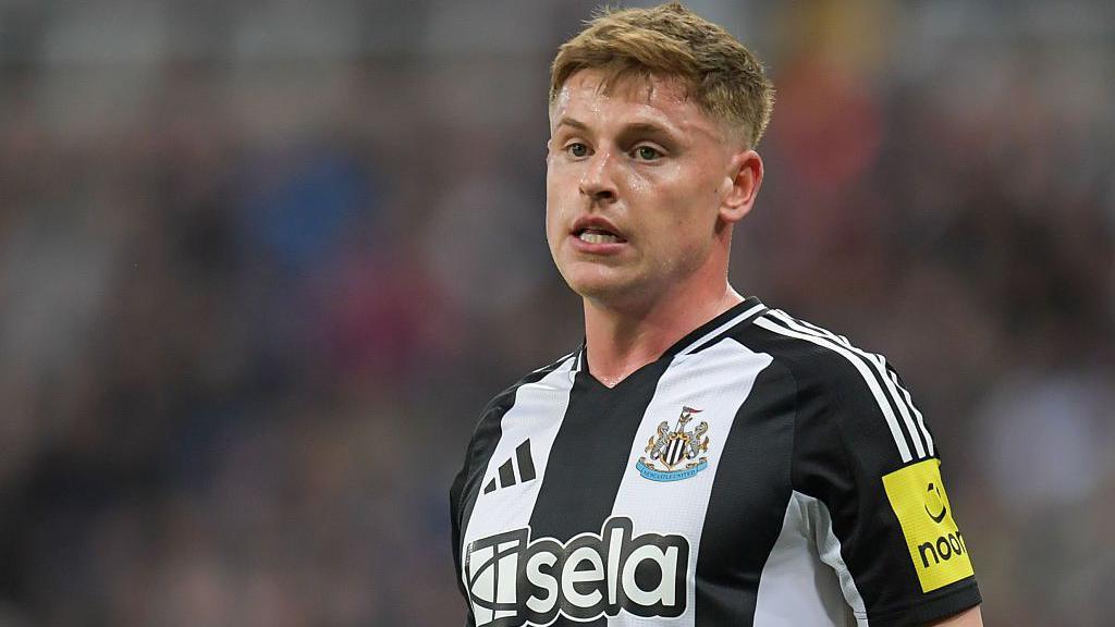 Harvey Barnes looks on for Newcastle