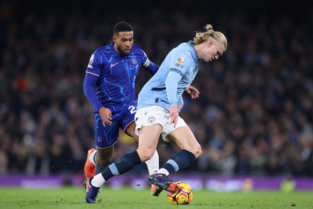 Reece James closes down Erling Haaland