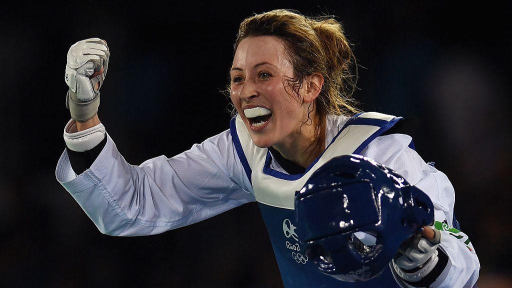 Mae Jade Jones, enillydd medal aur Olympaidd taekwondo 2012 a 2016, yn un o dair merch yn unig, ynghyd ag Emma Finucane a Tanni Grey-Thompson, i gael eu henwi'n Bersonoliaeth Chwaraeon y Flwyddyn BBC Cymru fwy nag unwaith.