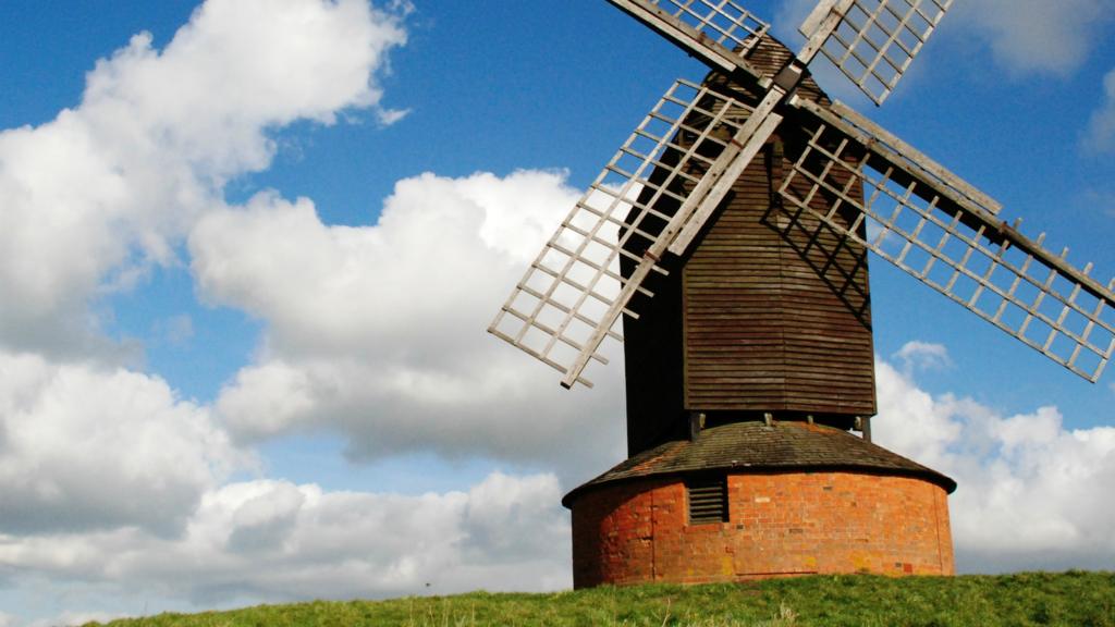 BBC Local Live Beds, Herts & Bucks on Tuesday, 24 November 2015 BBC News