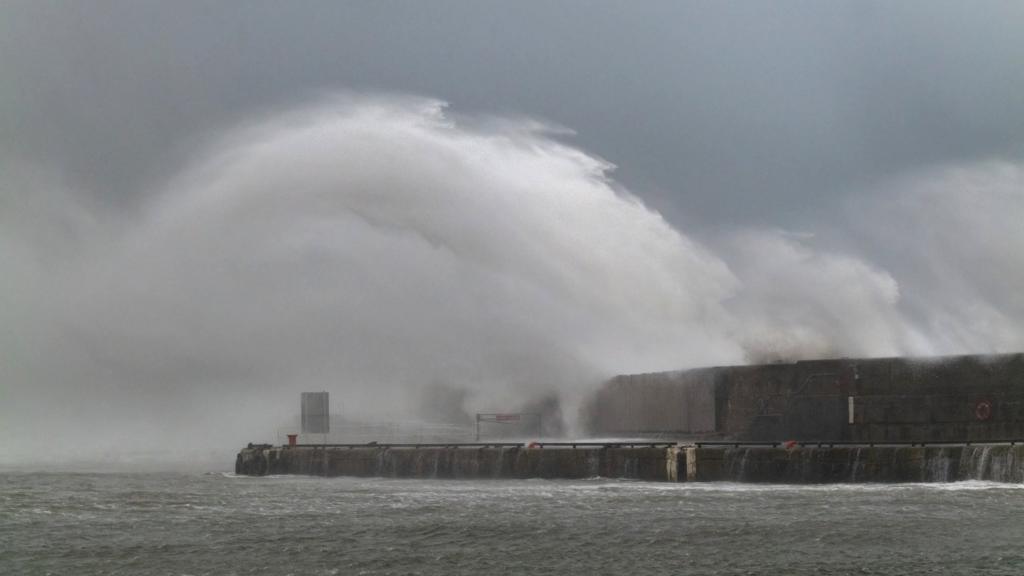 waves at Buckie