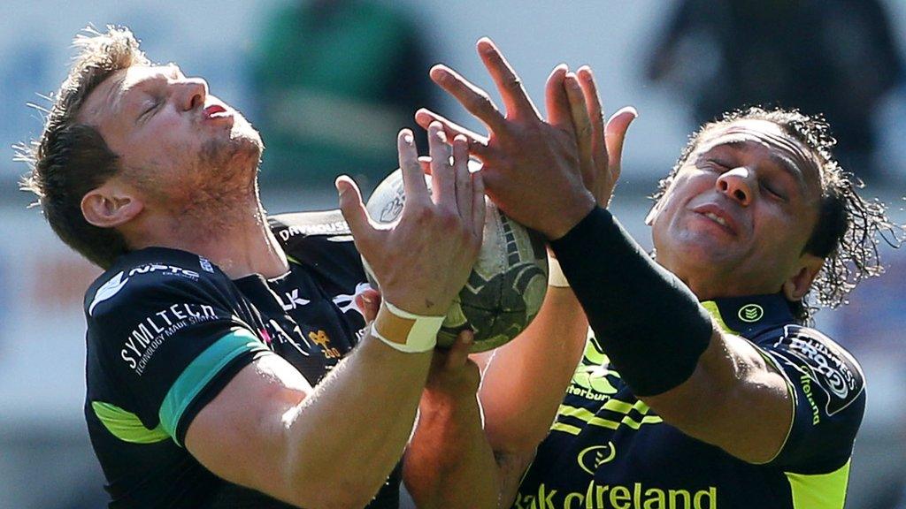 Dan Biggar and Isa Nacewa compete for a high ball