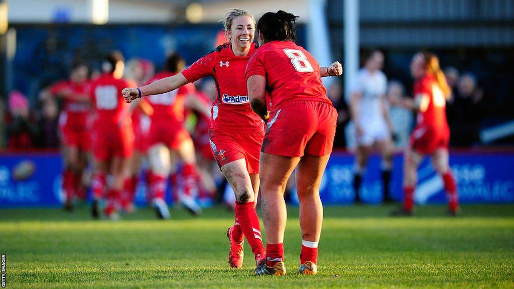 Elinor Snowsill celebrates Wales' win against England in 2015