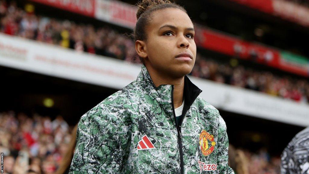 Nikita Parris walking out at the Emirates Stadium