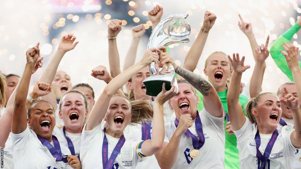 Leah Williamson lifts the trophy after England won the Euro 2022 final