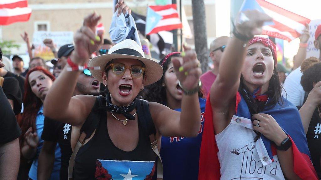 Women protesting against governor Ricardo Roselló