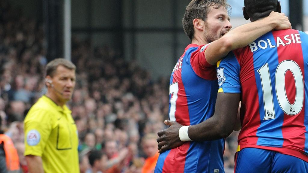 Yohan Cabaye and Yannick Bolasie celebrates