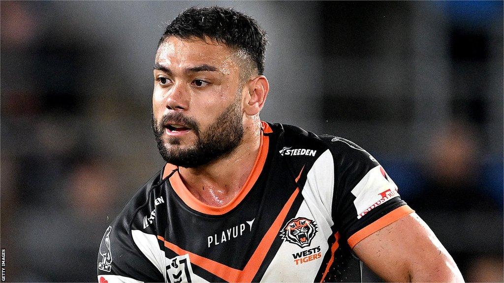 David Nofoaluma passes the ball for Wests Tigers