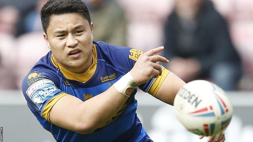 Mason Lino throws a pass for Wakefield Trinity