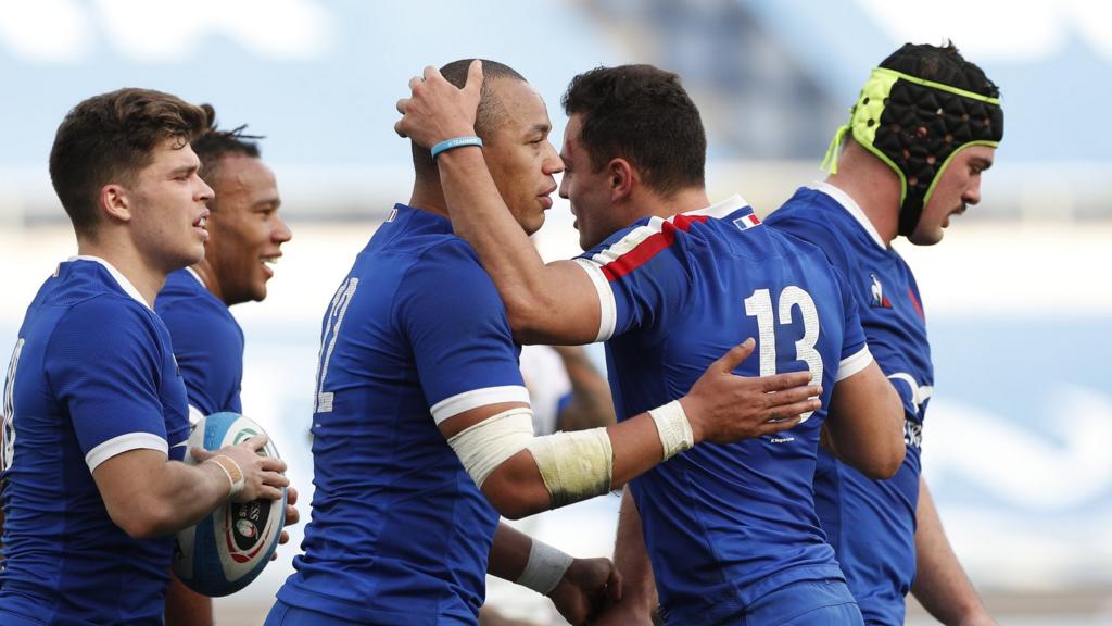 Gael Fickou scores for France