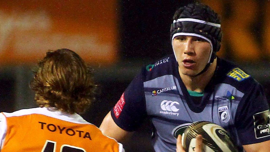 Seb Davies takes on Fred Zeilinga