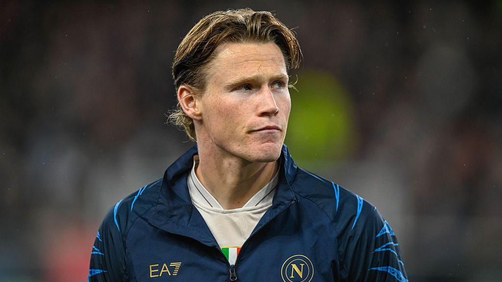 Scott McTominay looks on before a Napoli match in Serie A at the Stadio Diego Armando Maradona