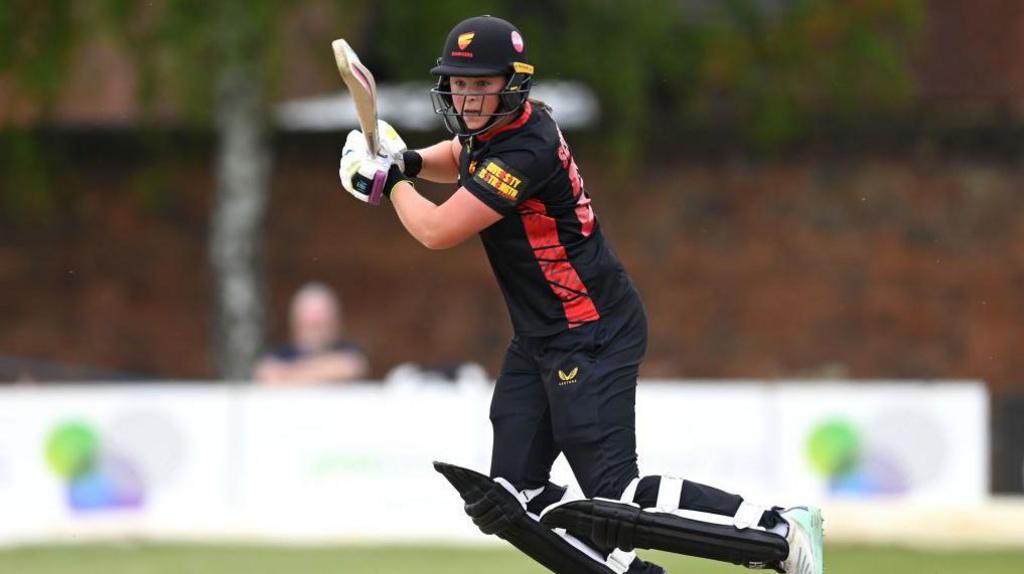 Grace Scrivens in action for Sunrisers