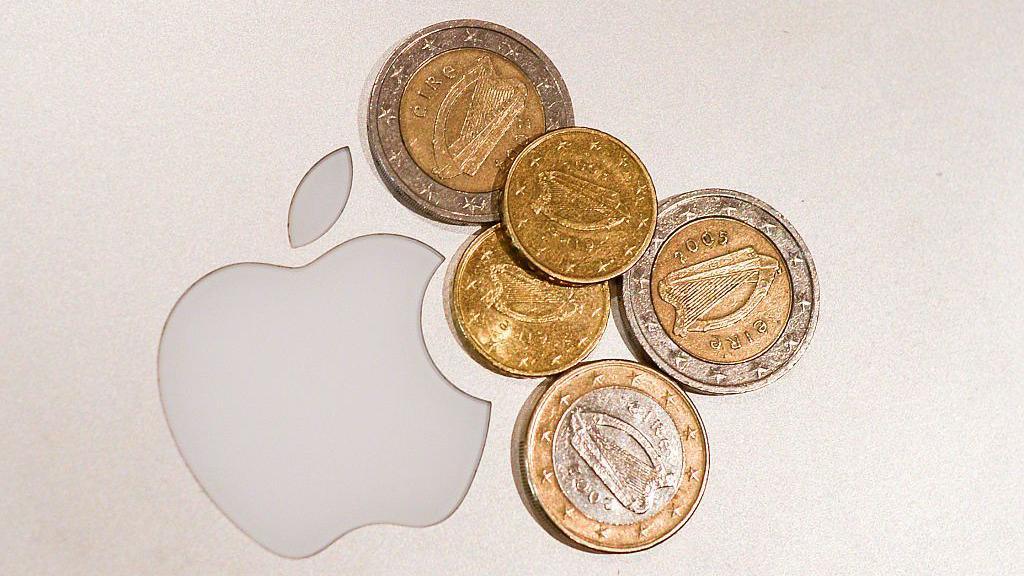 Apple logo next to euro coins