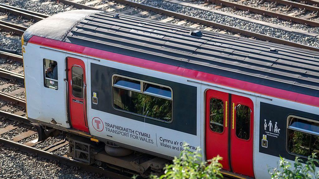 Tren Trafnidiaeth Cymru