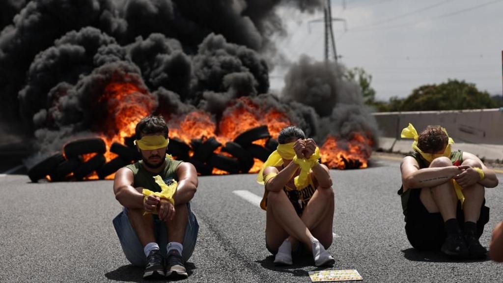 Protesters next to burning tires on the main road at Petah Tikva, Israel, 26 August 2025, part of the activities of the hostages' families on the national day of struggle