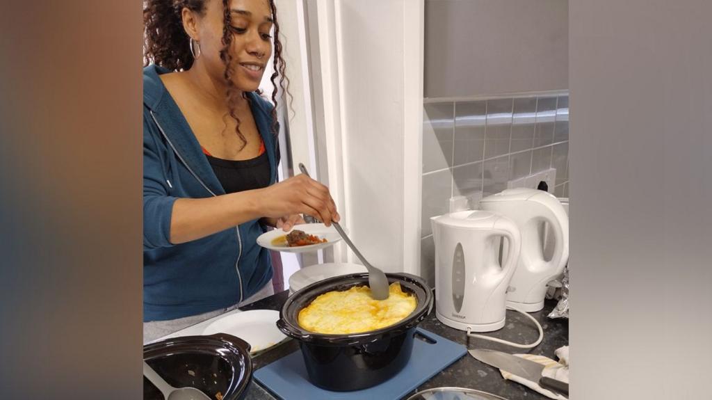 Families learn healthy recipes using a slow cooker