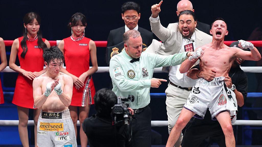 Kenshiro Teraji applauds as Ricardo Rafael Sandoval celebrates