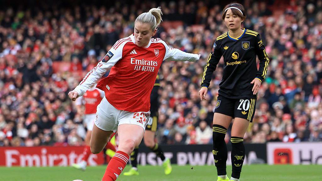 WSL LIVE: Arsenal vs Manchester United - score, live text updates & radio  commentary - BBC Sport