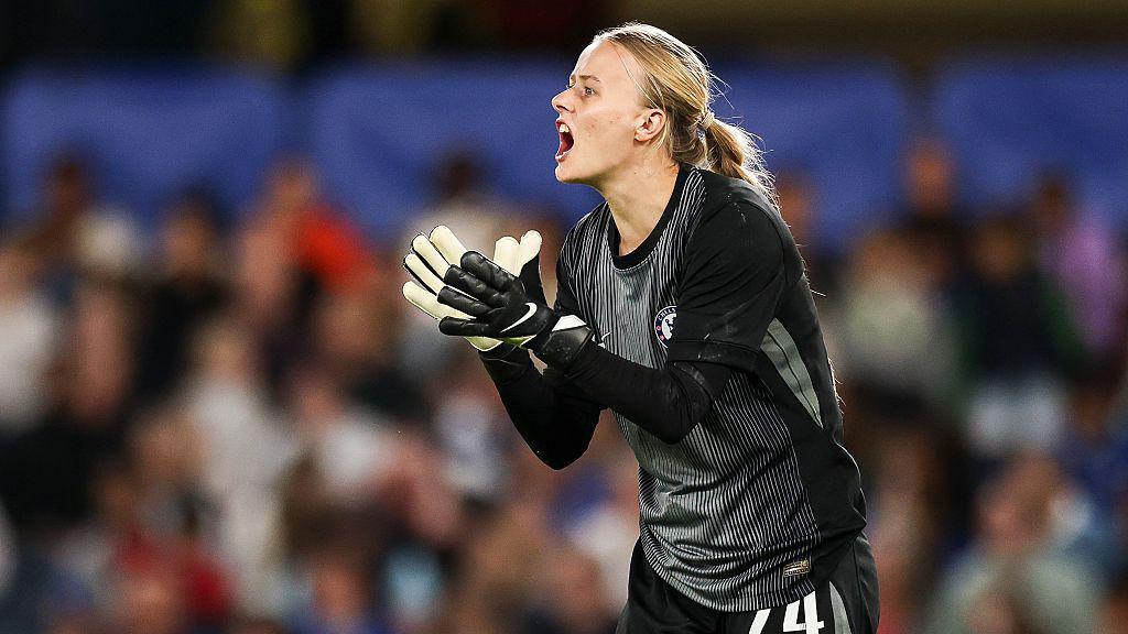 Hannah Hampton shouting while playing for Chelsea