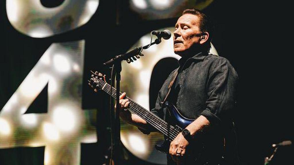 UB40 band members back striking bin workers