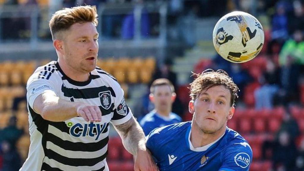 Queen's Park's Ewan Murray and St Johnstone's Ruari Paton