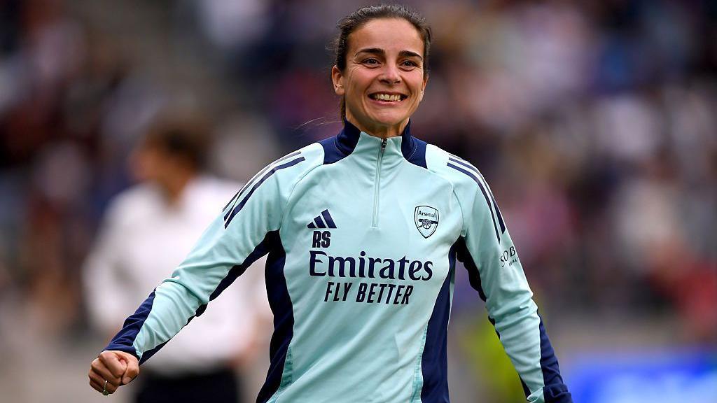 Renee Slegers, Manager of Arsenal, celebrates her teams 4-1 victory following the UEFA Women's Champions League semifinal second leg match between Olympique Lyonnais and Arsena