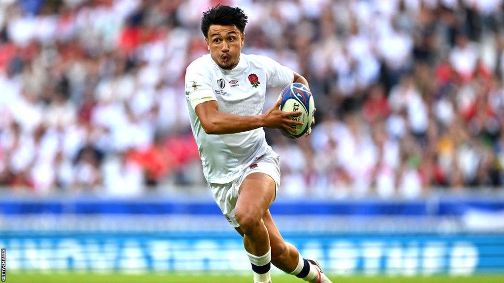 Marcus Smith runs with the ball during England's win over Chile