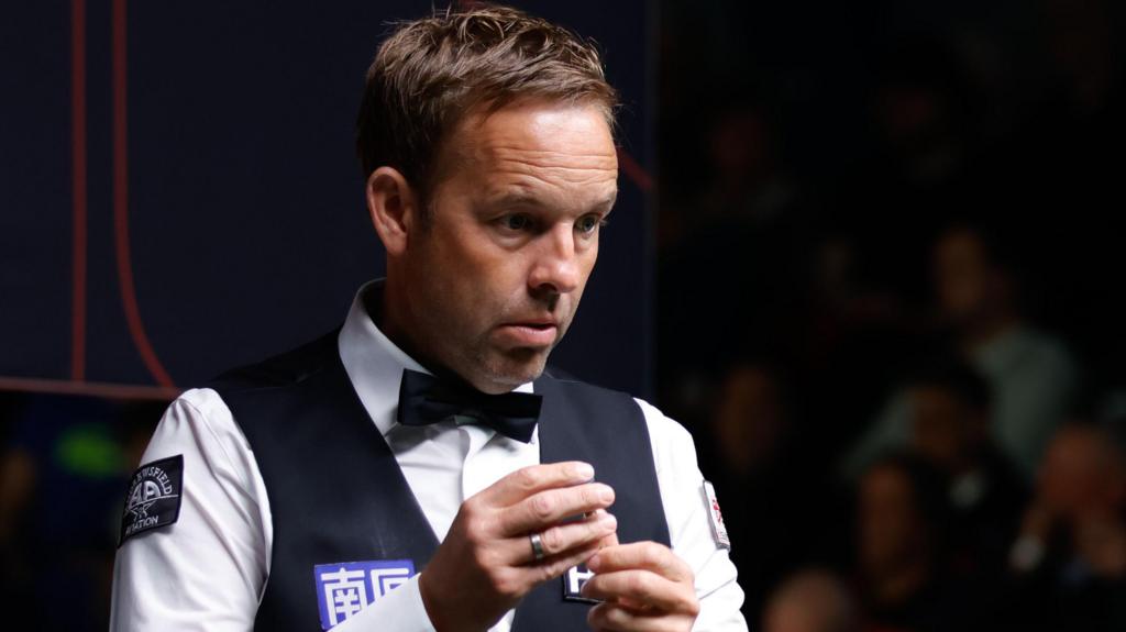 Two-time finalist Carter overcomes neck issue to reach Crucible