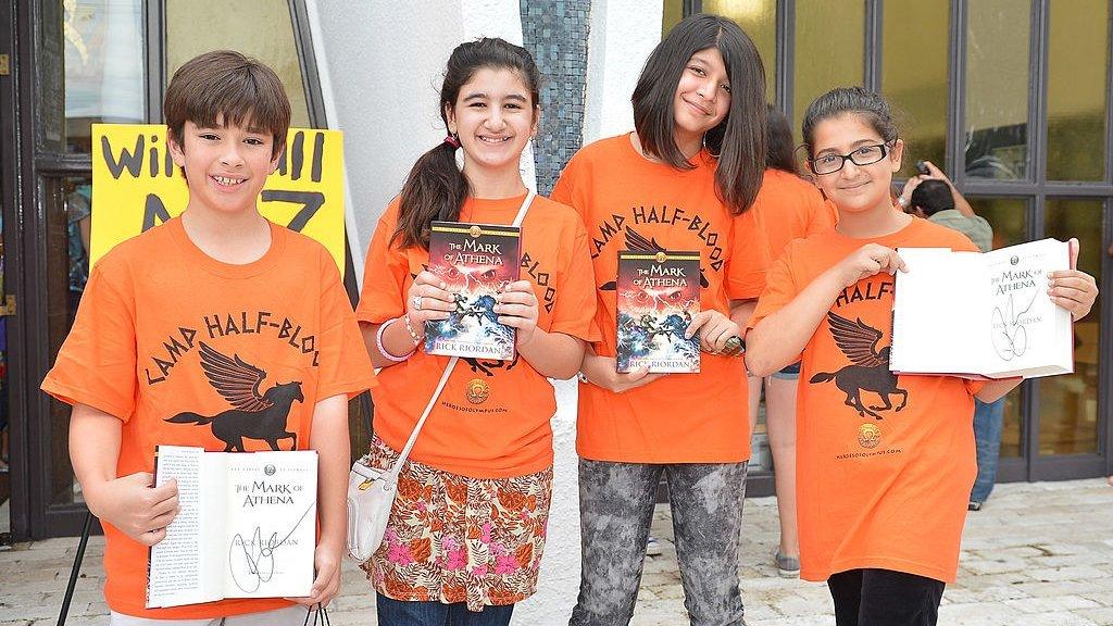 kids-holding-percy-jackson-books.