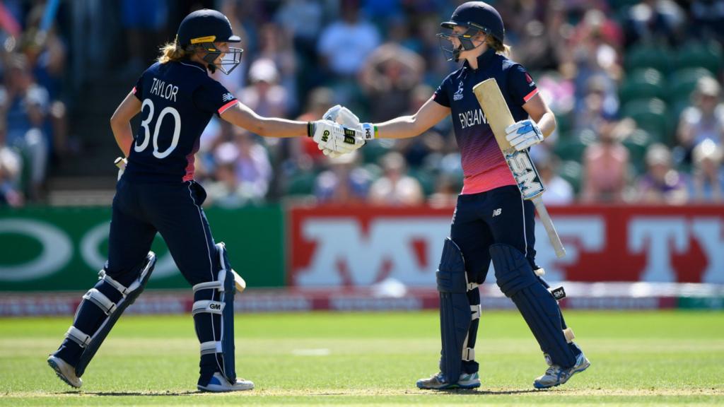 England's Heather Knight and Sarah Taylor