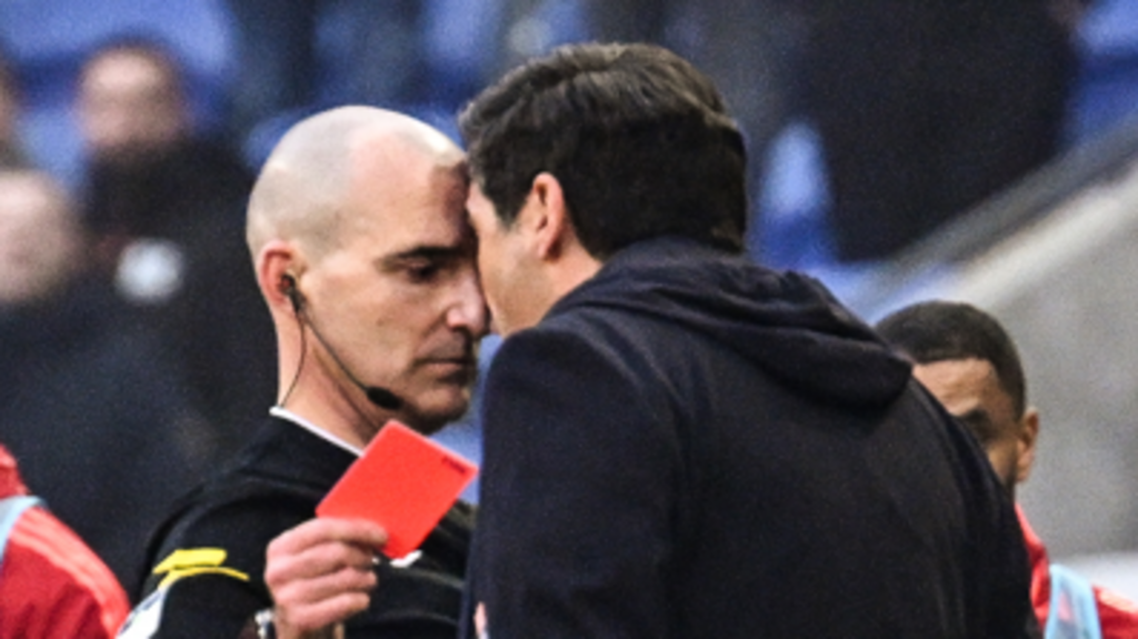 Allenatore del Lyon Fonseca riceve una squalifica di nove mesi per aver affrontato l’arbitro