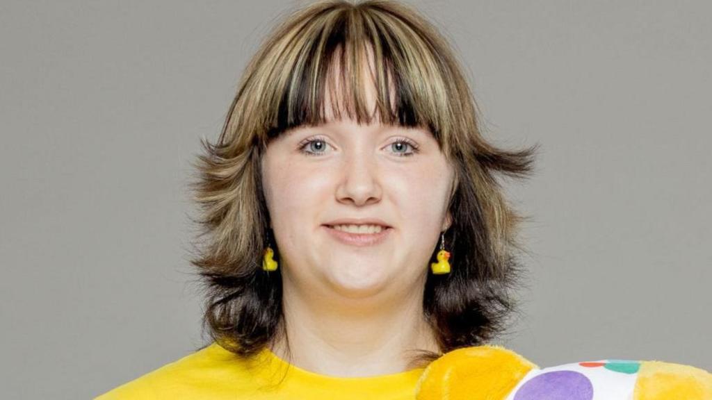 Eloise, a teenager with highlighted brown and blonde hair