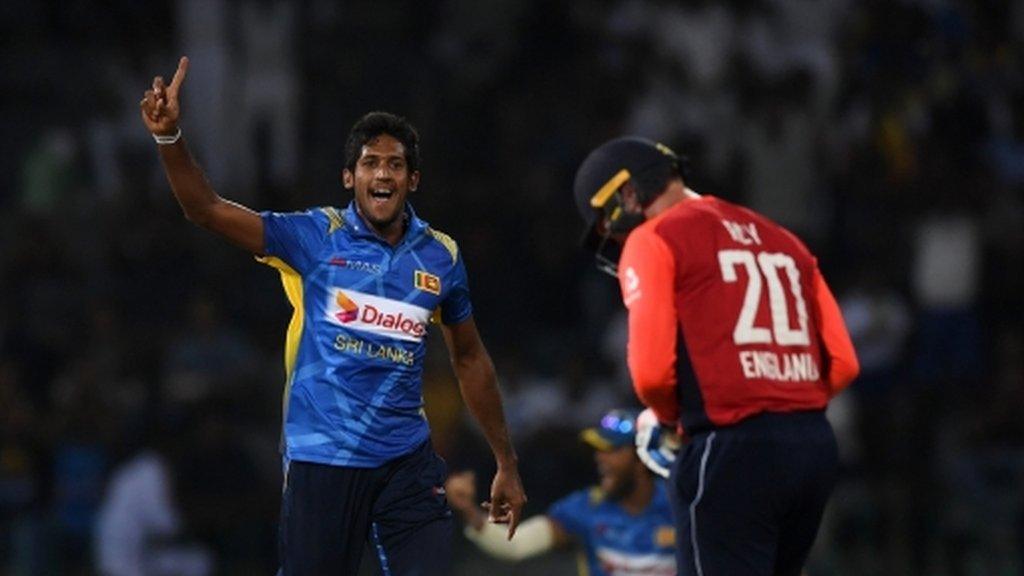 Sri Lanka celebrate wicket of Jason Roy