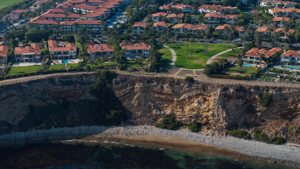 Homes on a cliff