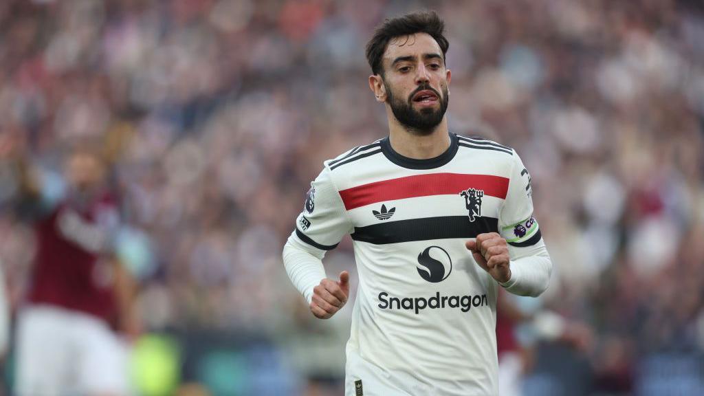 Bruno Fernandes in action for Manchester United