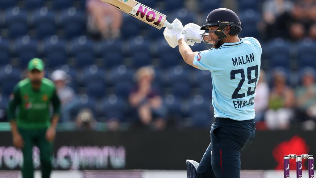 Dawid Malan plays a shot