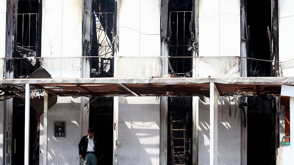 A Thai investigator works at the burnt-out Santika nightclub in Bangkok on January 2, 2009.