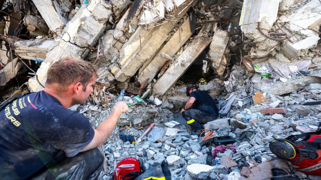 Members of the French 7th Civil Security Training and Intervention Regiment make a recognition in a damaged building in Catia La Mar, La Guaira state, Venezuela